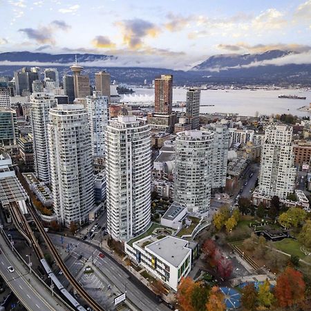 Lovely One-Bedroom Apartment With Pool, Hot Tub, And Gym In The Heart Of Downtown, Skytrain 3Min Away Vancouver Exterior photo