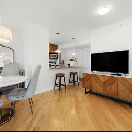 Lovely One-Bedroom Apartment With Pool, Hot Tub, And Gym In The Heart Of Downtown, Skytrain 3Min Away Vancouver Exterior photo