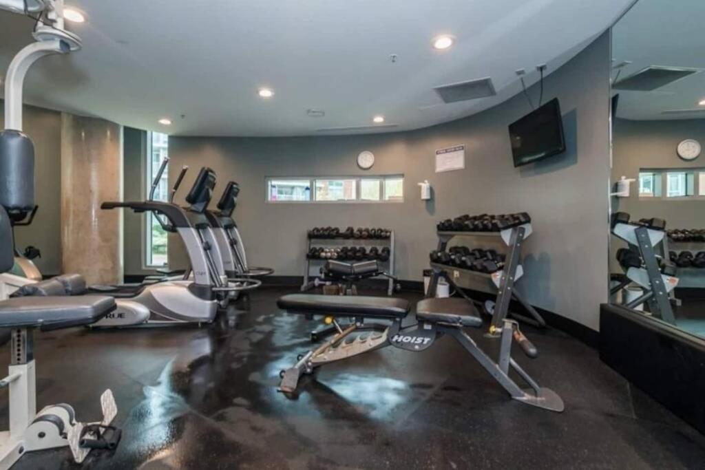 Lovely One-Bedroom Apartment With Pool, Hot Tub, And Gym In The Heart Of Downtown, Skytrain 3Min Away Vancouver Exterior photo