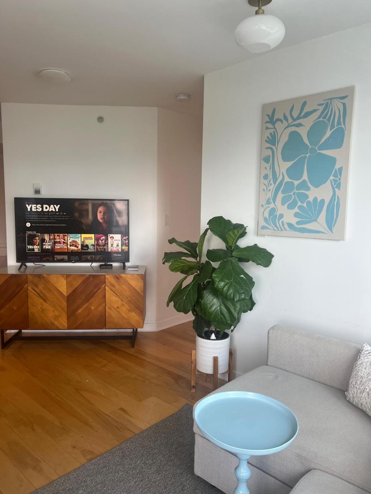 Lovely One-Bedroom Apartment With Pool, Hot Tub, And Gym In The Heart Of Downtown, Skytrain 3Min Away Vancouver Exterior photo