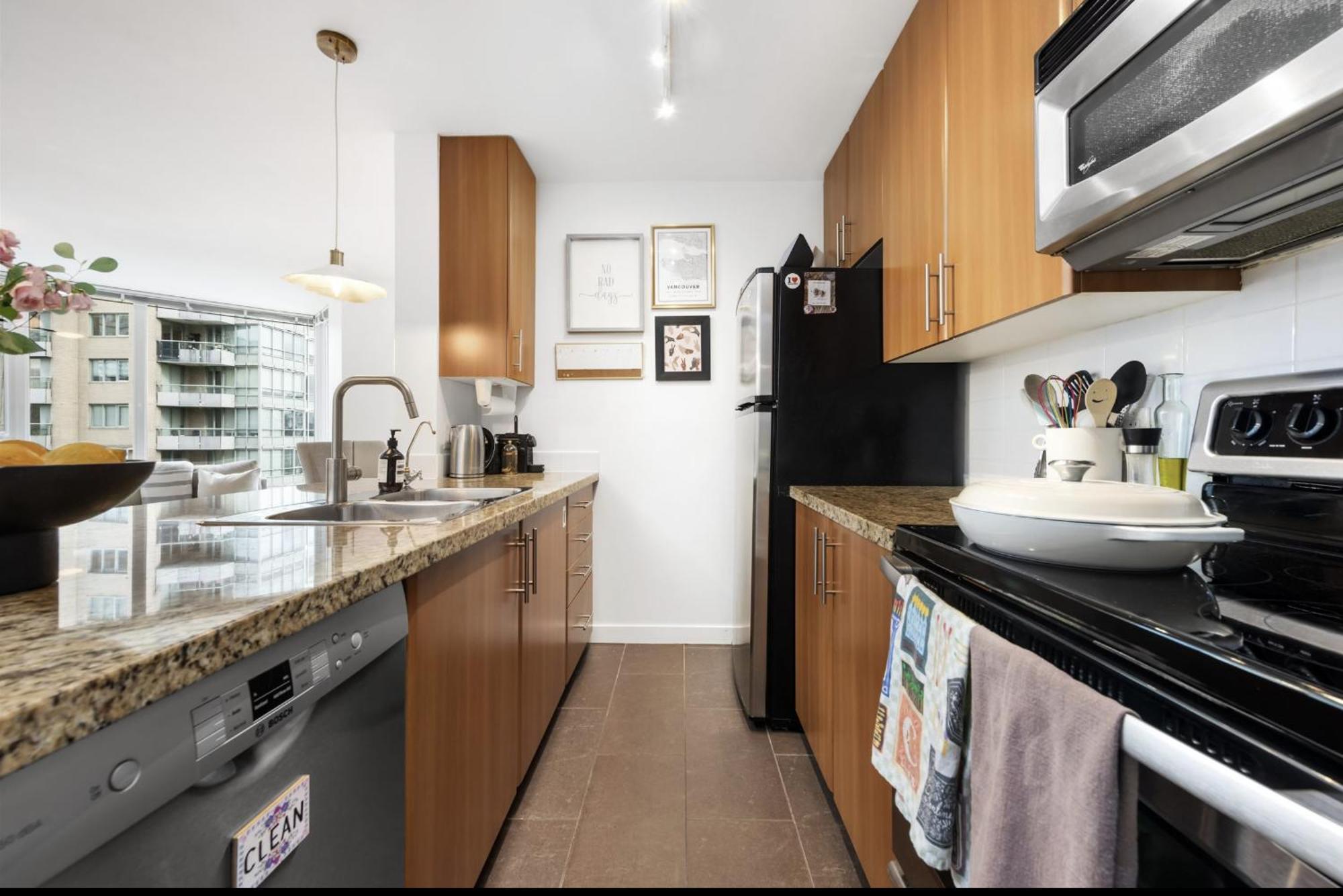 Lovely One-Bedroom Apartment With Pool, Hot Tub, And Gym In The Heart Of Downtown, Skytrain 3Min Away Vancouver Exterior photo