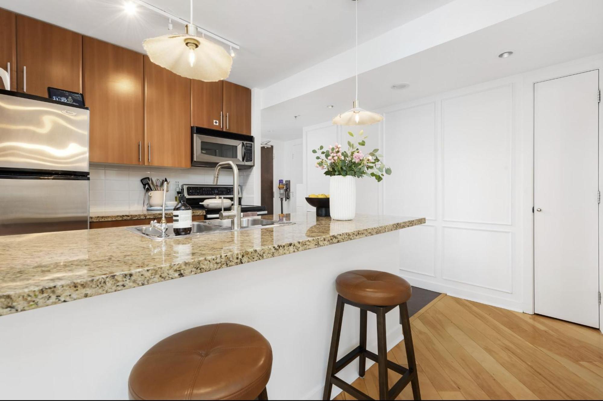 Lovely One-Bedroom Apartment With Pool, Hot Tub, And Gym In The Heart Of Downtown, Skytrain 3Min Away Vancouver Exterior photo