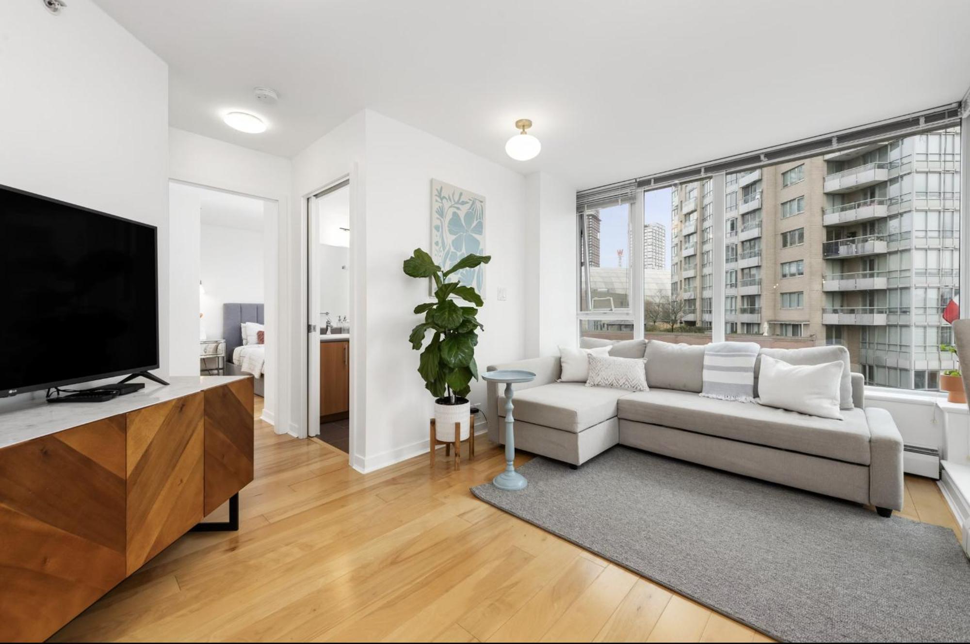 Lovely One-Bedroom Apartment With Pool, Hot Tub, And Gym In The Heart Of Downtown, Skytrain 3Min Away Vancouver Exterior photo