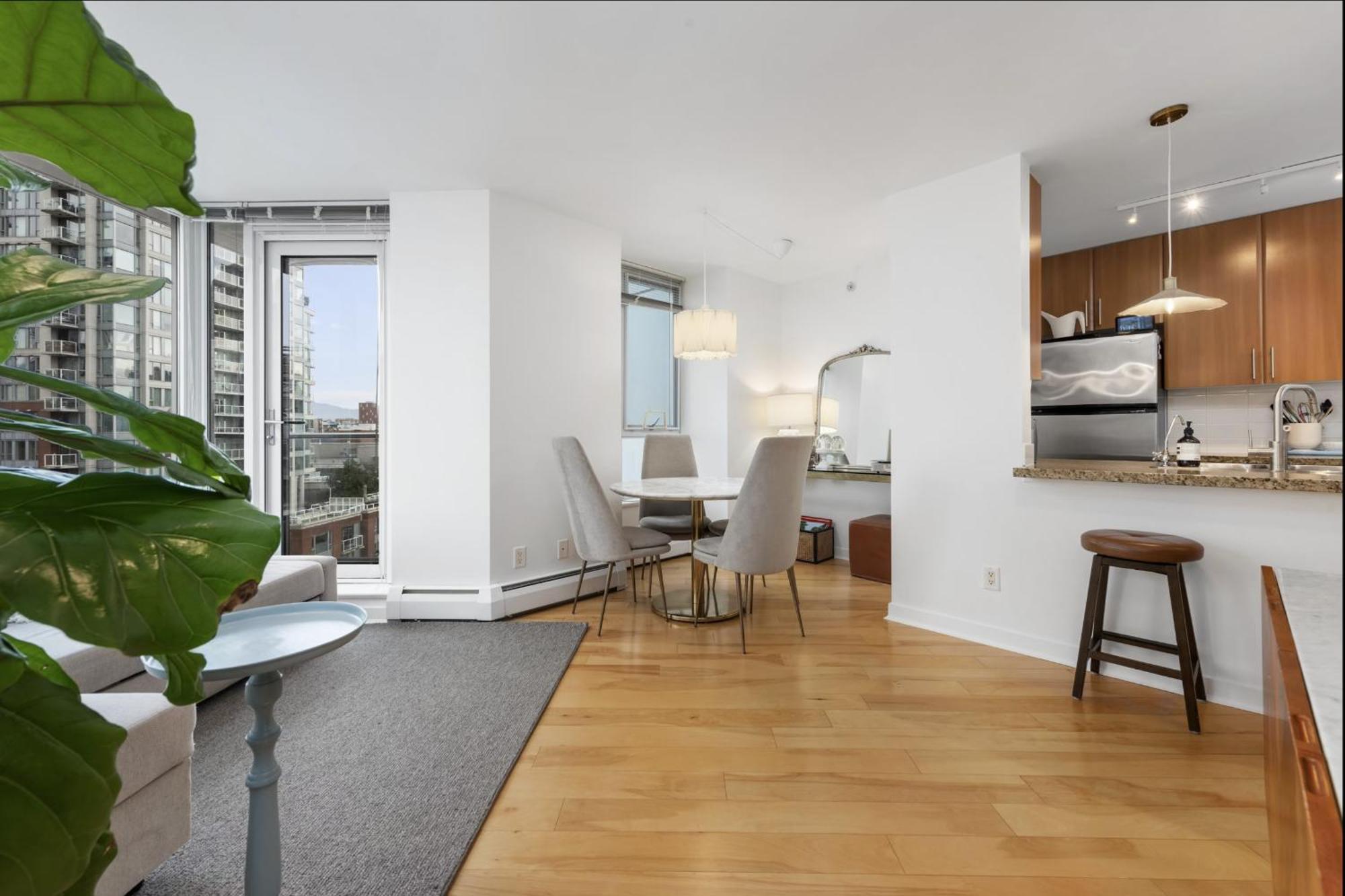 Lovely One-Bedroom Apartment With Pool, Hot Tub, And Gym In The Heart Of Downtown, Skytrain 3Min Away Vancouver Exterior photo