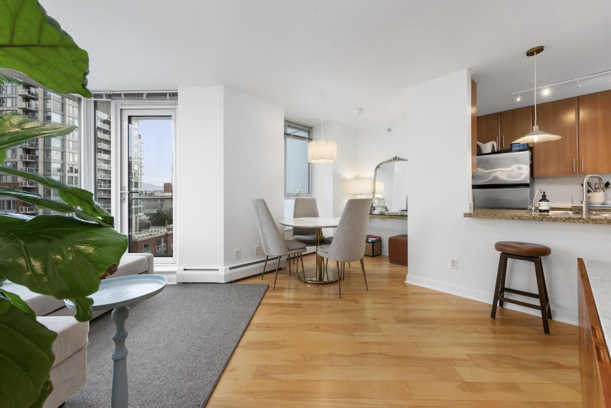 Lovely One-Bedroom Apartment With Pool, Hot Tub, And Gym In The Heart Of Downtown, Skytrain 3Min Away Vancouver Exterior photo